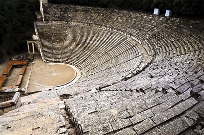 Μέλη κινηματογραφικού συνεργείου κατηγορούνται για προσβολή του αρχαίου θεάτρου Επιδαύρου