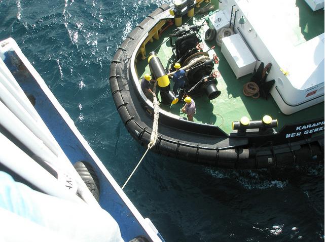 Μηχανική βλάβη πλοίου νότια της Σύμης