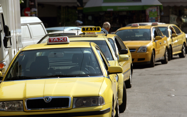 Με κατάσχεση οχημάτων απειλούνται οι ιδιοκτήτες ταξί