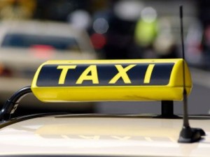 Επίθεση ιδιοκτητών ταξί στον Λέανδρο Ρακιντζή