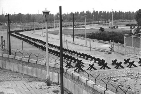 Πενήντα χρόνια από την ανέγερση του Τείχους του Βερολίνου