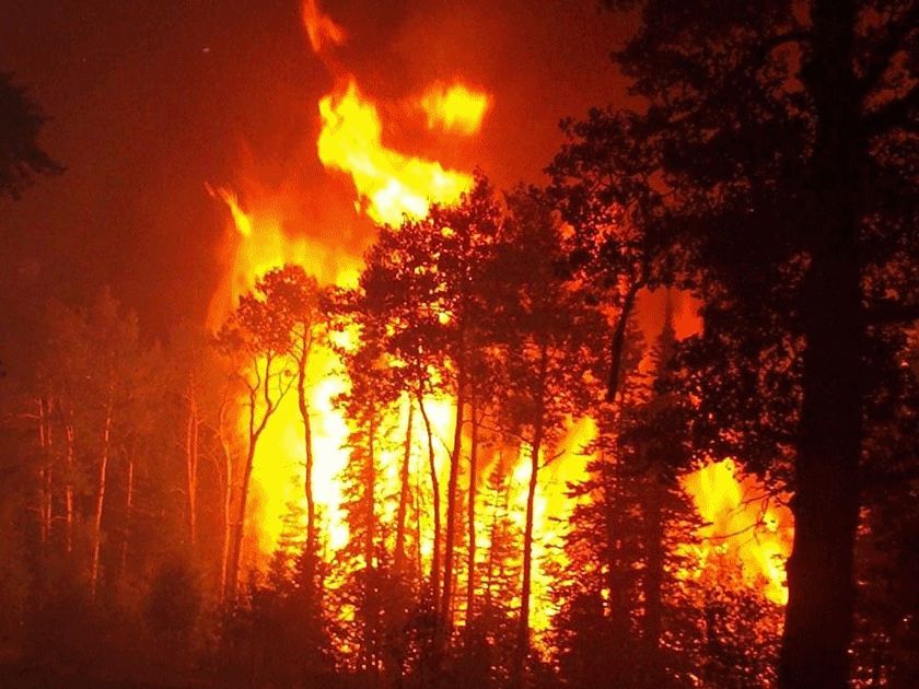 Μαίνεται η φωτιά στο Ηράκλειο Κρήτης