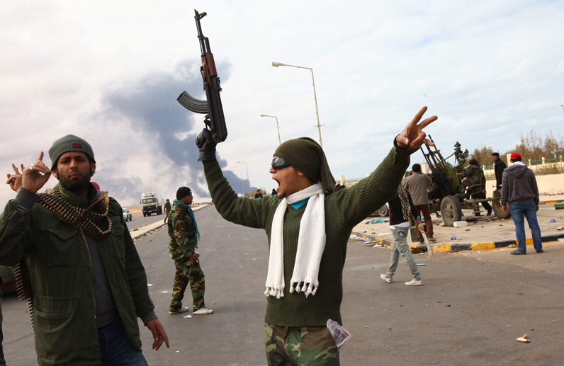 Αντικαθεστωτικοί εισέβαλαν σε προπύργιο δυνάμεων του Καντάφι