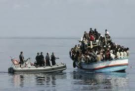 Ακυβέρνητο πλοίο με λαθρομετανάστες από την Ελλάδα