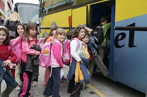 «Χειρόφρενο» στα λεωφορεία μεταφοράς μαθητών