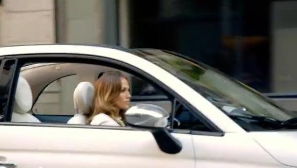 Όλοι τρέχουν πίσω από το Fiat της Jennifer Lopez
