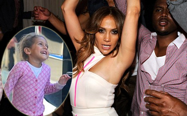 Σε καλά χέρια άφησε τα παιδιά της η Jennifer Lopez