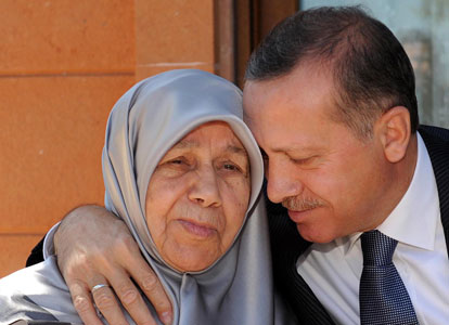 Απεβίωσε η μητέρα του Τούρκου πρωθυπουργού