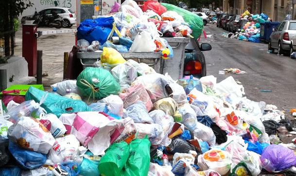 Σε κατάσταση έκτακτης ανάγκης η Τρίπολη λόγω σκουπιδιών