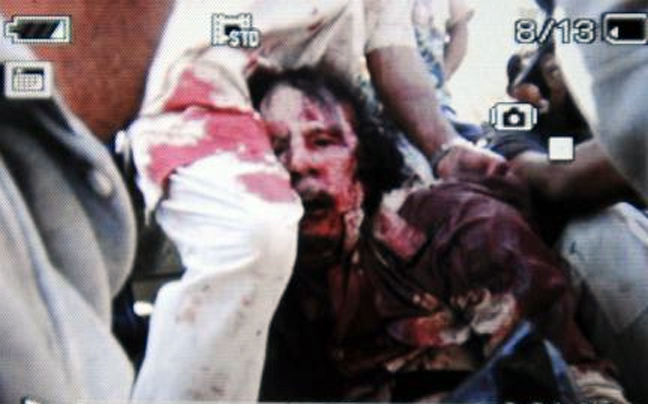 Στη Μισράτα το νεκρό σώμα του Καντάφι