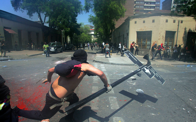 Συνεχίζονται οι οδομαχίες στη Χιλή
