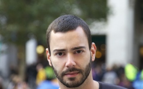 Ο Έλληνας που οργανώνει τους «Αγανακτισμένους» του Λονδίνου