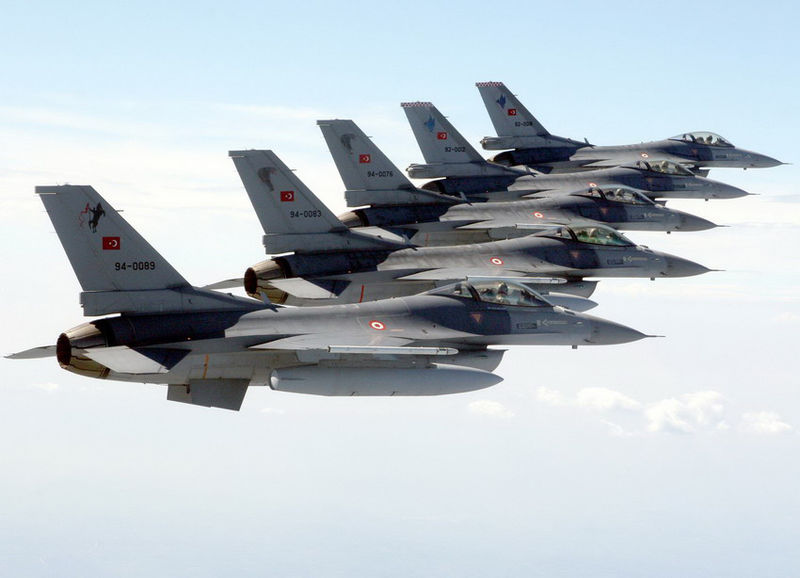Νέες επιδρομές εξαπέλυσε η τουρκική αεροπορία εναντίον του PKK