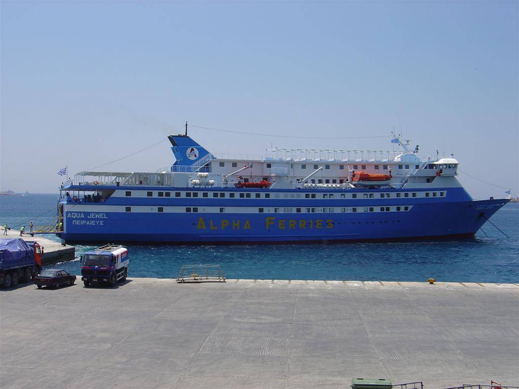 Βλάβη στο επιβατηγό πλοίο «Aqua Jewel»