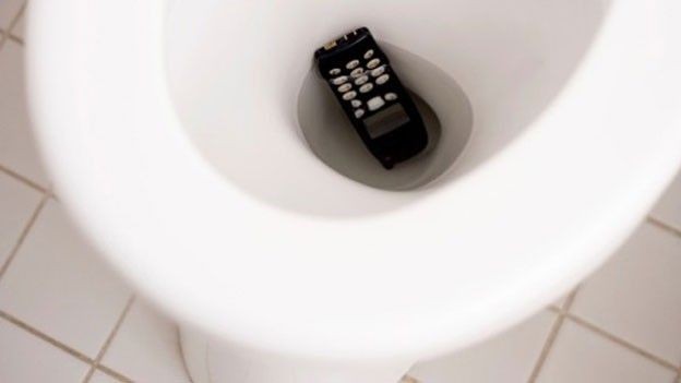 Τα κινητά «πεθαίνουν» στις τουαλέτες
