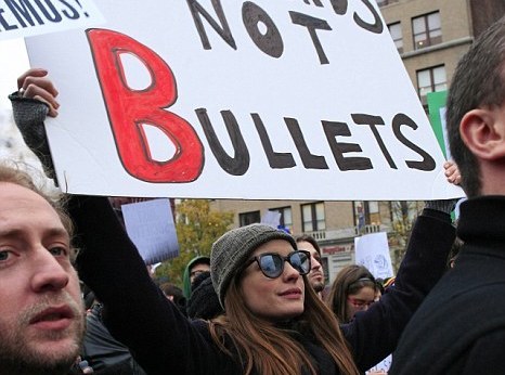 Η Anne Hathaway και το κίνημα «Occupy Wall Street»