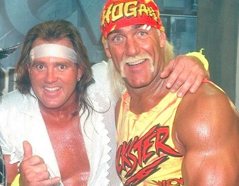 Η πρώην του Hulk Hogan τον κατηγορεί για ομοφυλοφιλία