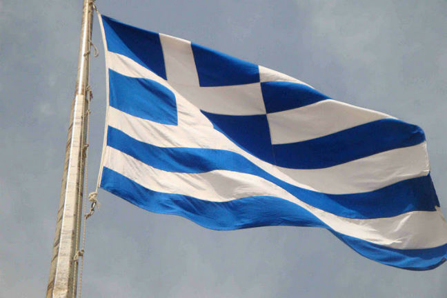 Έκαψαν ελληνική σημαία και συνελήφθησαν