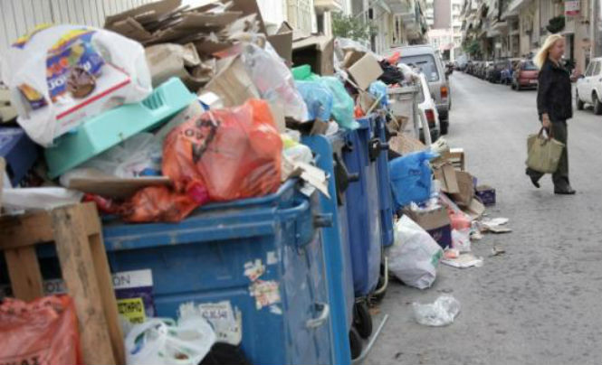 «Πήζει» στα σκουπίδια η Αθήνα