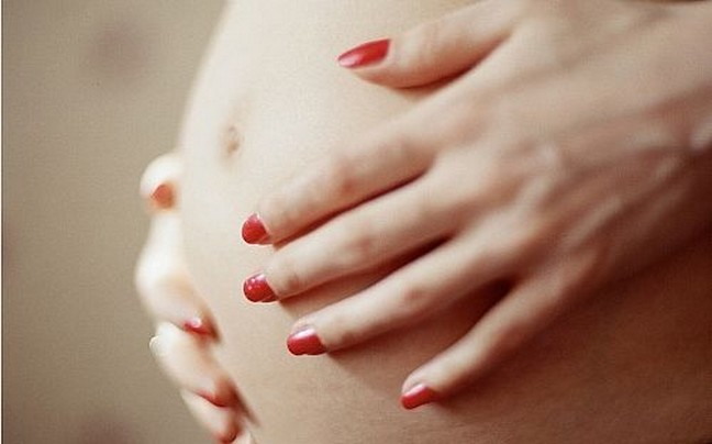 Οι έγκυες πρέπει να μιλούν στο μωρό που κυοφορούν
