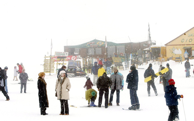 Χιλιάδες επισκέπτες στο χιονοδρομικό κέντρο Φαλακρού Δράμας