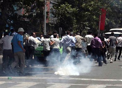 Στους δρόμους οι διαδηλωτές για την εκτέλεση του σιίτη ιερωμένου