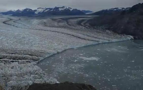 Εντυπωσιακό βίντεο από το λιώσιμο των πάγων στην Αλάσκα