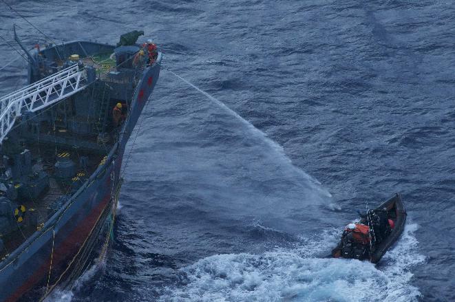 Εμβολισμό σκάφους της από ιαπωνικό φαλαινοθηρικό καταγγέλει η Sea Shepherd
