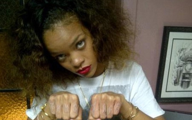 Ακόμα ένα τατουάζ για τη Rihanna