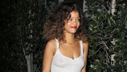 Χωρίς σουτιέν για μια ακόμα φορά η Rihanna