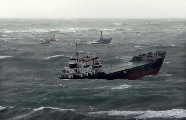 Δέκα αγνοούμενοι απλο βύθιση πλοίου στη Μαύρη Θάλασσα