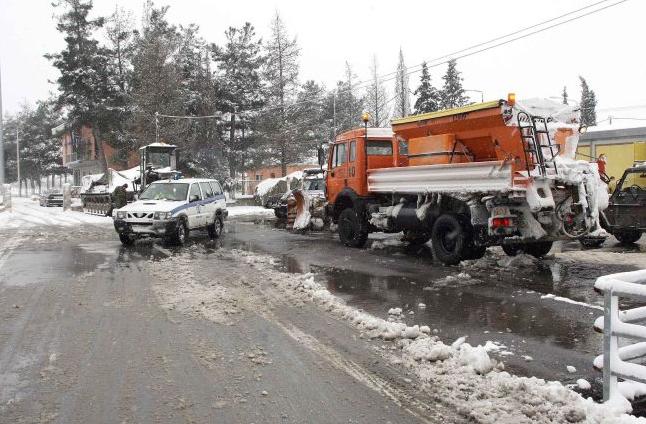 Παραμένουν τα χιόνια σε ανατολική και δυτική Μακεδονία