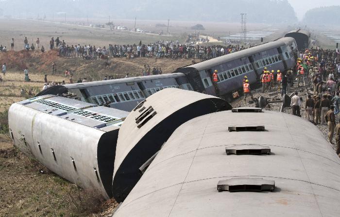 Τρεις νεκροί σε εκτροχιασμό τρένου στην Ινδία
