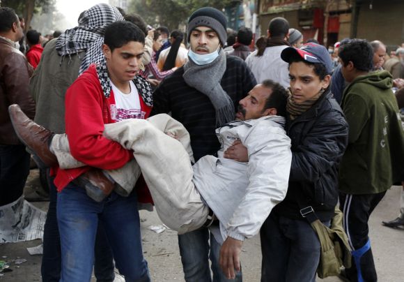Περισσότεροι από 1.000 τραυματίες στο Κάιρο