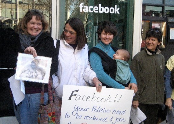 Κατηγορούν το Facebook για λογοκρισία των εικόνων θηλασμού
