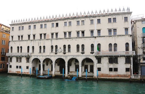 Ιστορικό κτίριο της Βενετίας θα μετατραπεί σε πολυκατάστημα
