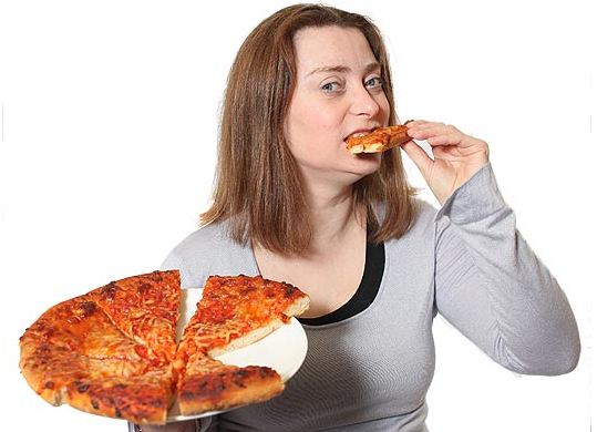 Η γυναίκα που τρώει μόνο πίτσα!