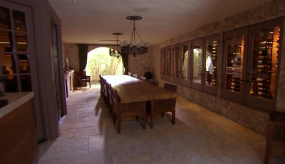 http://www.newsbeast.gr/files/1/2012/02/15/the-outdoor-dining-area.jpg.png