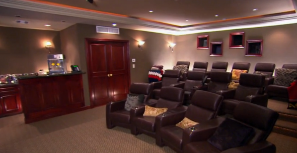 http://www.newsbeast.gr/files/1/2012/02/15/the-screening-room-i-really-do-like-watching-movies.jpg.png