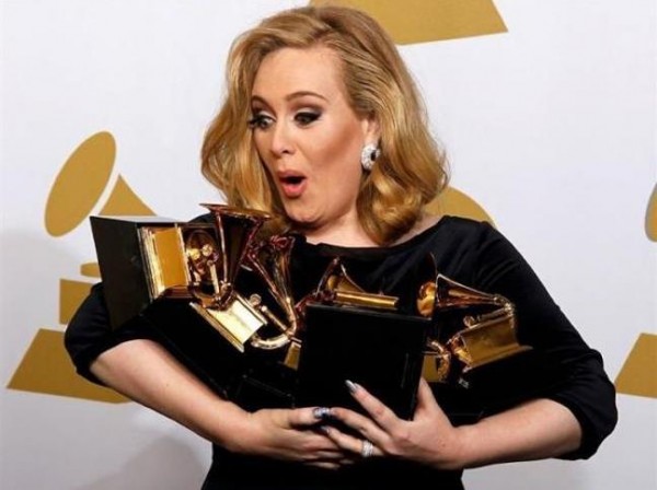 Πλατινένια στο iTunes η Adele