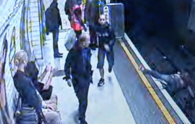 Ψυχοπαθής έσπρωξε 23χρονη στις ράγες του μετρό!