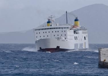 Πρόσκρουση πλοίου στην προβλήτα λιμανιού στην Ικαρία