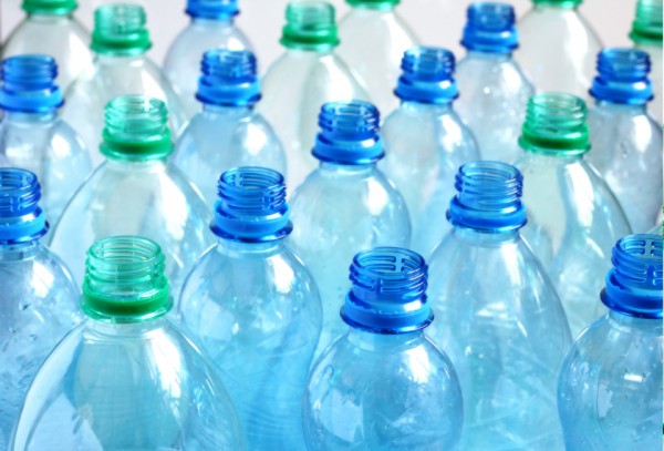 Πόλη των ΗΠΑ απαγορεύει τα πλαστικά μπουκάλια νερού