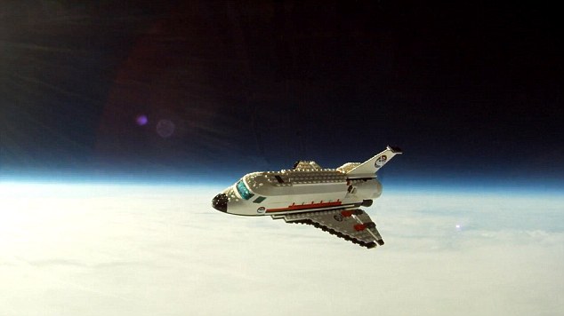 Εκτόξευσε διαστημόπλοιο φτιαγμένο από lego