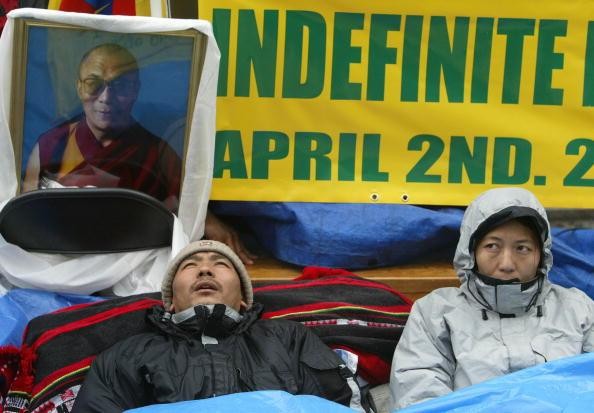 Απεργία πείνας κάνουν Θιβετιανοί έξω από τον ΟΗΕ