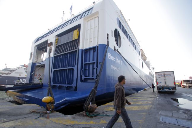 «Δεμένα» τα καράβια και στην Κέρκυρα για την απεργία της Πρωτομαγιάς