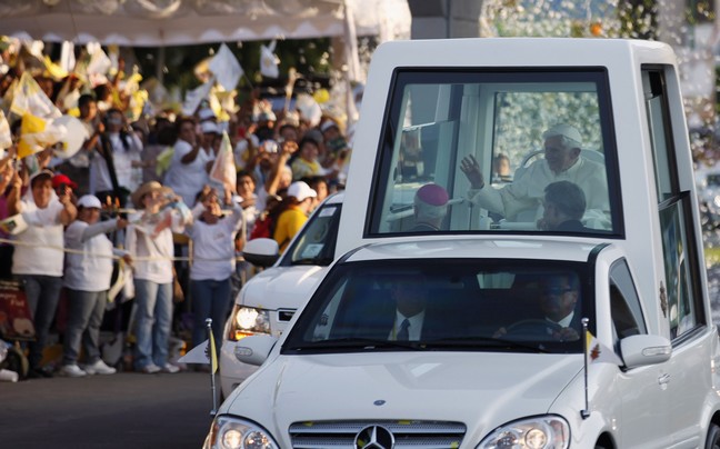 Εντυπωσιακή υποδοχή περίμενε τον Πάπα στο Μεξικό