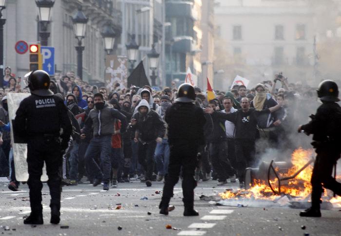 Συλλήψεις και τραυματισμοί στις διαδηλώσεις στην Ισπανία