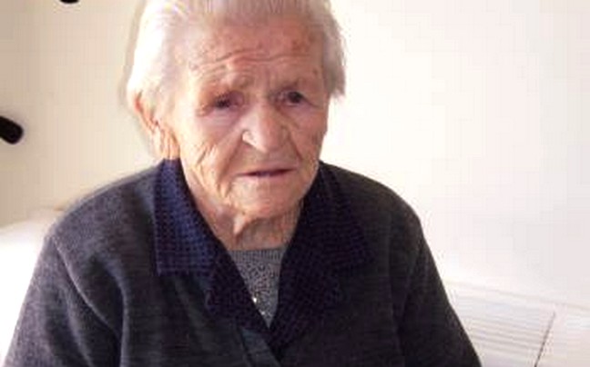 Γιαγιά βαπτίστηκε στα 82 της χρόνια