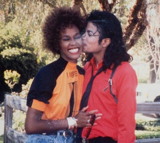H Whitney Houston είχε κρυφό δεσμό με τον Michael Jackson;